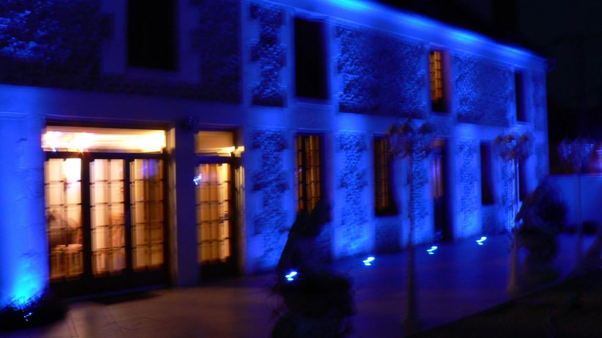 Le Manoir Des Chapelles Bed & Breakfast Venoy Exterior photo